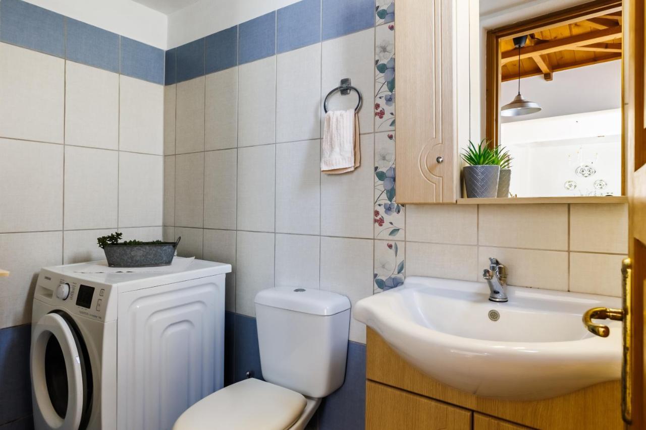 Petradi Town Apartment Skópelos Eksteriør bilde
